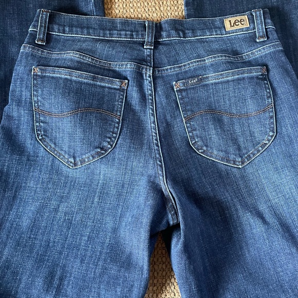 Lee Straight Leg Jeans EUC. - Picture 4 of 5